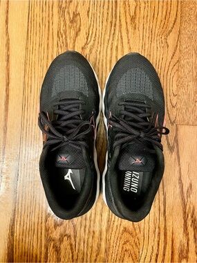 Mizuno Wave Horizon 7 Black Running Shoes 8D